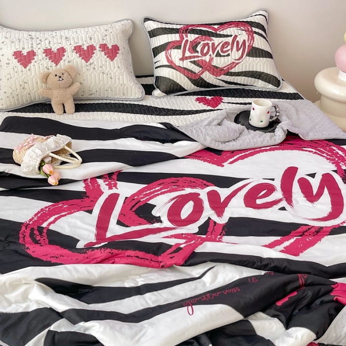 91家纺网 家纺一手货源 找家纺 顾里家纺 2023新款凉席豆豆夏被套件 斑马爱心