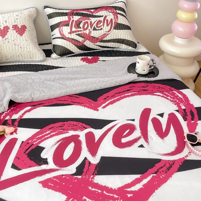 91家纺网 家纺一手货源 找家纺 顾里家纺 2023新款凉席豆豆夏被套件 斑马爱心