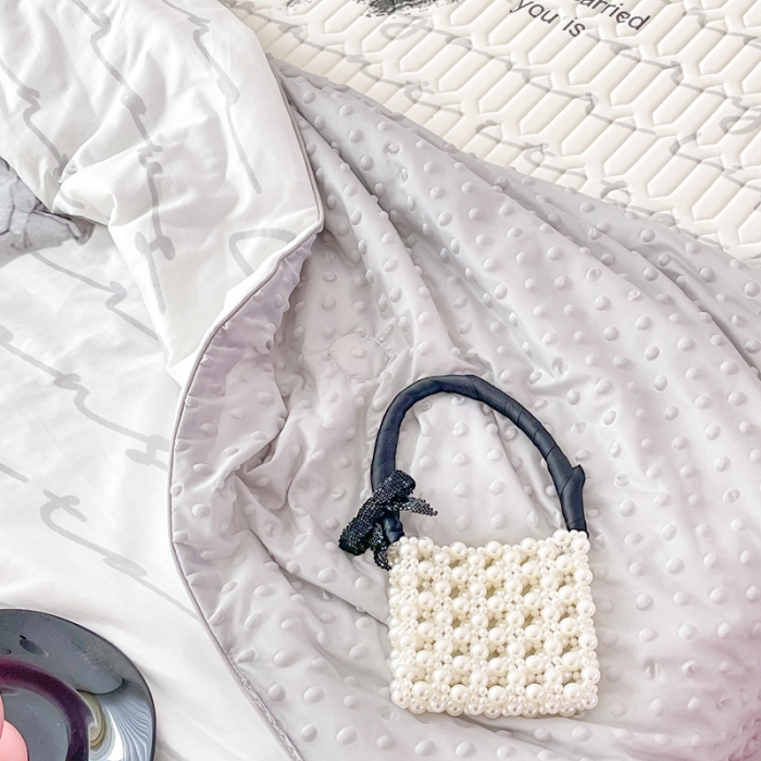 91家纺网 家纺一手货源 找家纺 顾里家纺 2023新款凉席豆豆夏被套件 素描花