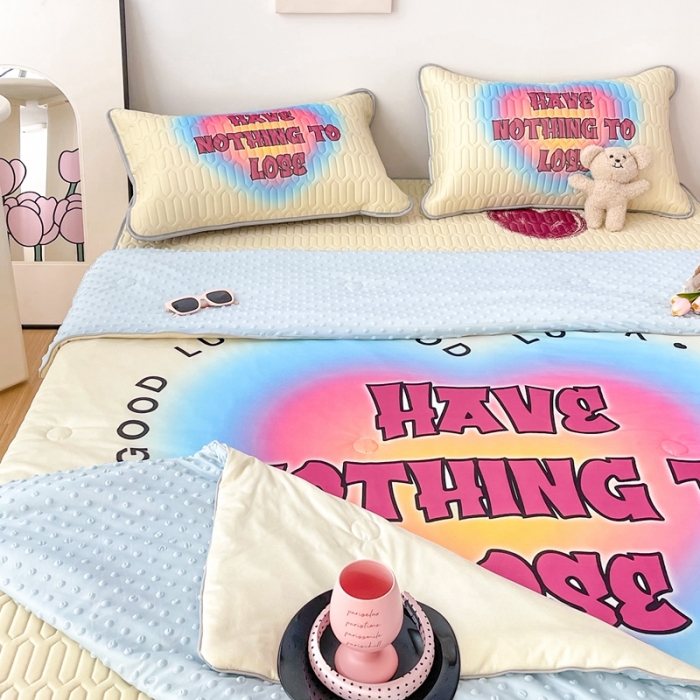 91家纺网 家纺一手货源 找家纺 顾里家纺 2023新款凉席豆豆夏被套件 甜酷爱心