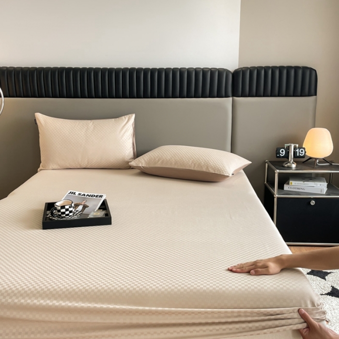 91家纺网 家纺一手货源 找家纺 琪格格纺织 2023新款60支长绒棉小方格提花单品床笠和枕套 杏仁