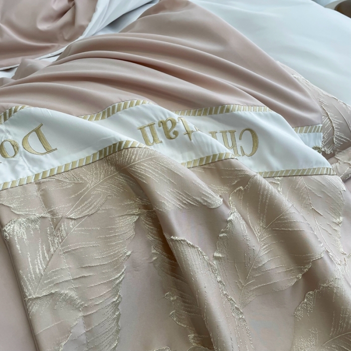 91家纺网 家纺一手货源 找家纺 布可家纺 2025新款轻奢精致浮雕刺绣提花四件套 茱丽叶-粉