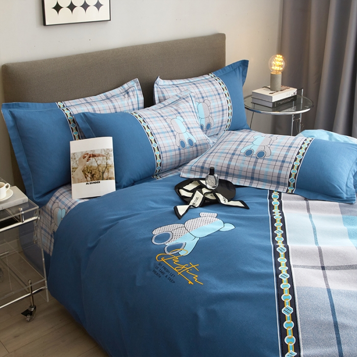 91家纺网 家纺一手货源 找家纺 格里芬家纺 2023新款全棉大版磨毛纯棉生态磨毛四件套 缤果熊-兰