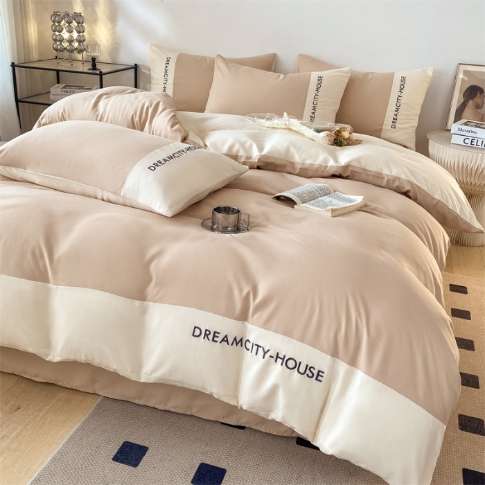 91家纺网 家纺一手货源 找家纺 盛秋家纺 2025新款思雅系列水洗磨毛双拼刺绣四件套 思雅-奶茶+奶昔白