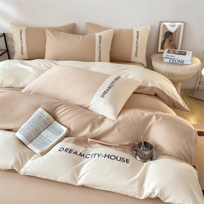 91家纺网 家纺一手货源 找家纺 盛秋家纺 2025新款思雅系列水洗磨毛双拼刺绣四件套 思雅-奶茶+奶昔白