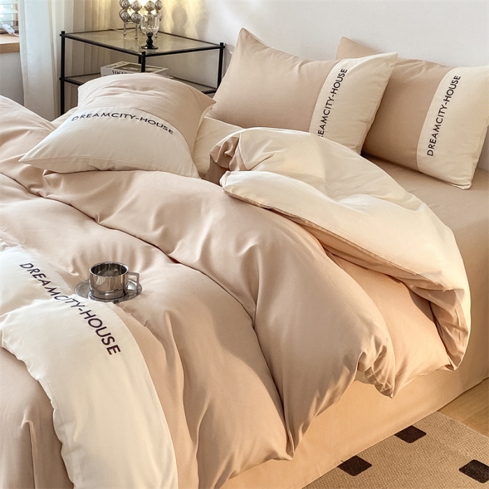 91家纺网 家纺一手货源 找家纺 盛秋家纺 2025新款思雅系列水洗磨毛双拼刺绣四件套 思雅-奶茶+奶昔白