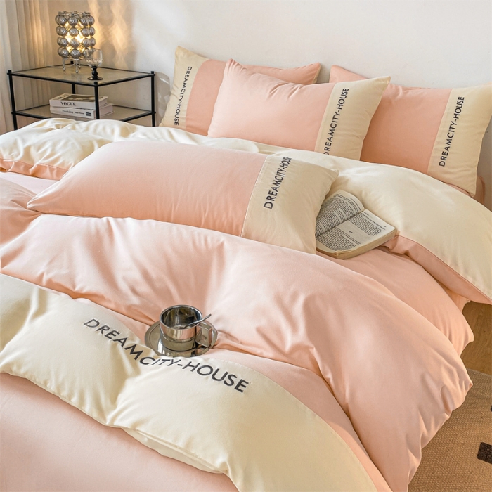 91家纺网 家纺一手货源 找家纺 盛秋家纺 2025新款思雅系列水洗磨毛双拼刺绣四件套 思雅-奶油粉+奶昔白