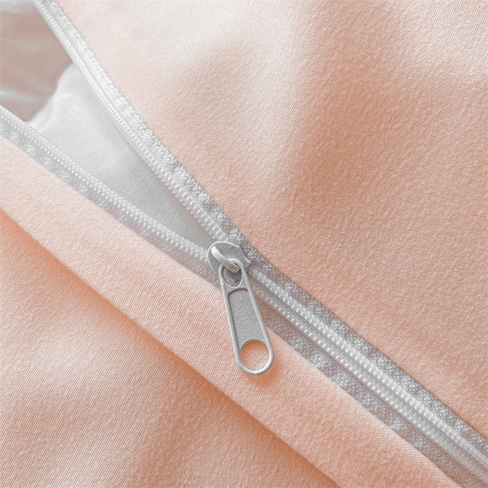 91家纺网 家纺一手货源 找家纺 盛秋家纺 2025新款思雅系列水洗磨毛双拼刺绣四件套 思雅-奶油粉+奶昔白