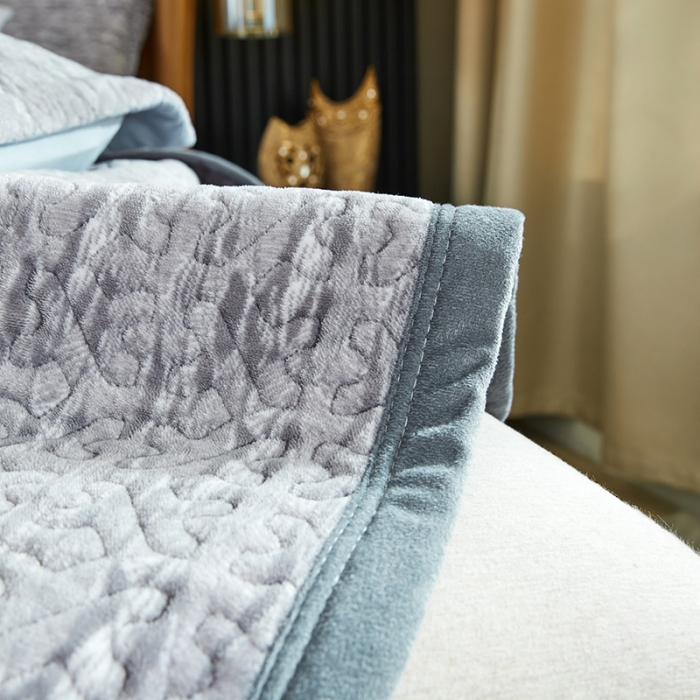 91家纺网 家纺一手货源 找家纺 （总）佳梦家纺 2023新款冬季色织绗缝床盖榻榻米垫子牛奶绒毛毯
