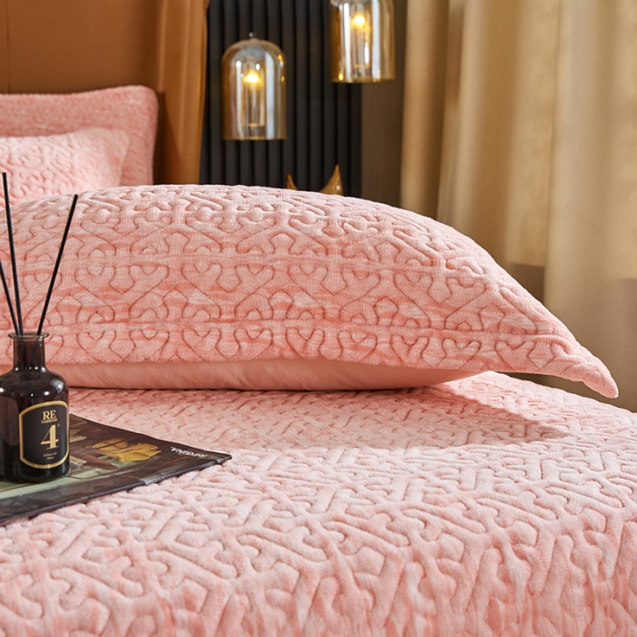 91家纺网 家纺一手货源 找家纺 佳梦家纺 2023新款冬季色织绗缝床盖榻榻米垫子牛奶绒毛毯 粉玉