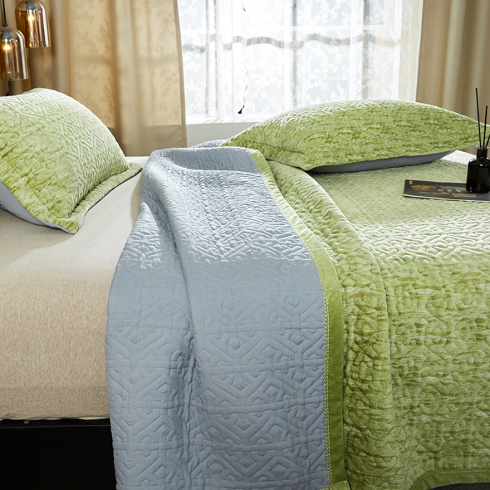 91家纺网 家纺一手货源 找家纺 佳梦家纺 2023新款冬季色织绗缝床盖榻榻米垫子牛奶绒毛毯 果绿