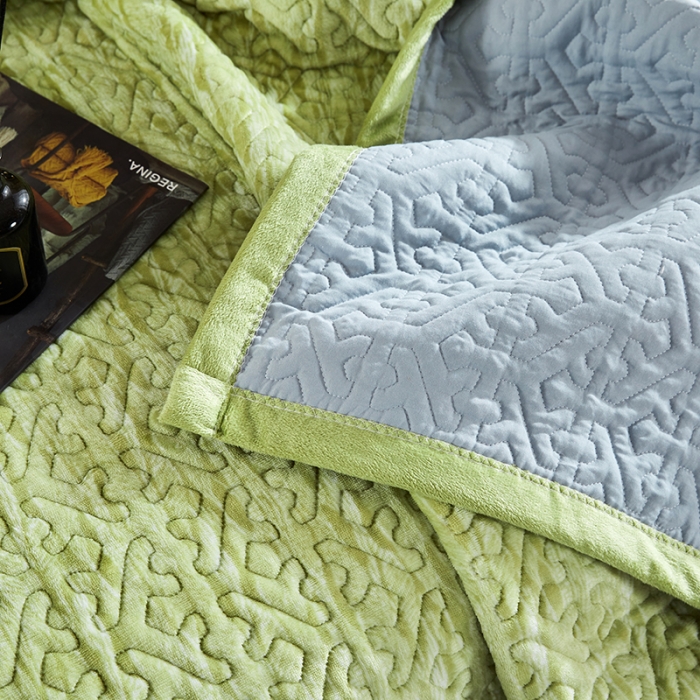 91家纺网 家纺一手货源 找家纺 佳梦家纺 2023新款冬季色织绗缝床盖榻榻米垫子牛奶绒毛毯 果绿