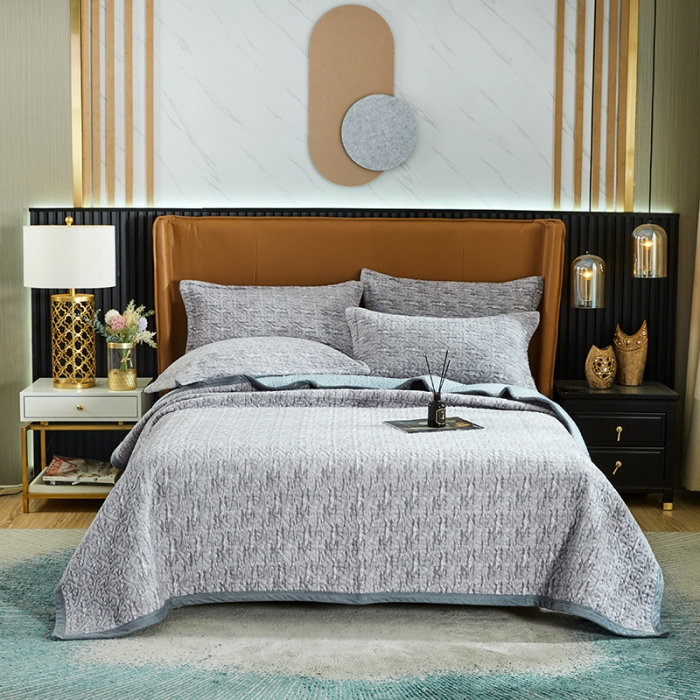 91家纺网 家纺一手货源 找家纺 佳梦家纺 2023新款冬季色织绗缝床盖榻榻米垫子牛奶绒毛毯 灰色