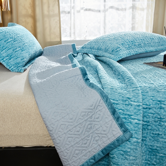 91家纺网 家纺一手货源 找家纺 佳梦家纺 2023新款冬季色织绗缝床盖榻榻米垫子牛奶绒毛毯 蓝色