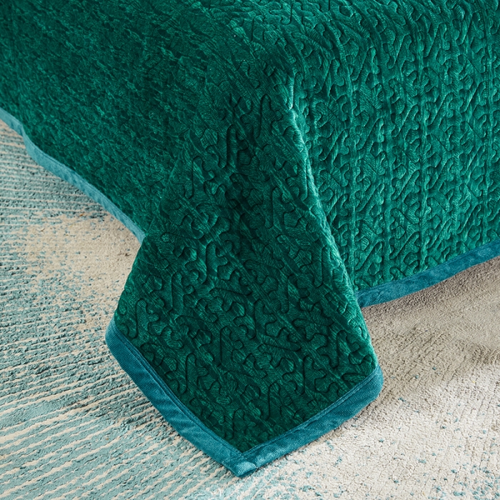 91家纺网 家纺一手货源 找家纺 佳梦家纺 2023新款冬季色织绗缝床盖榻榻米垫子牛奶绒毛毯 墨绿