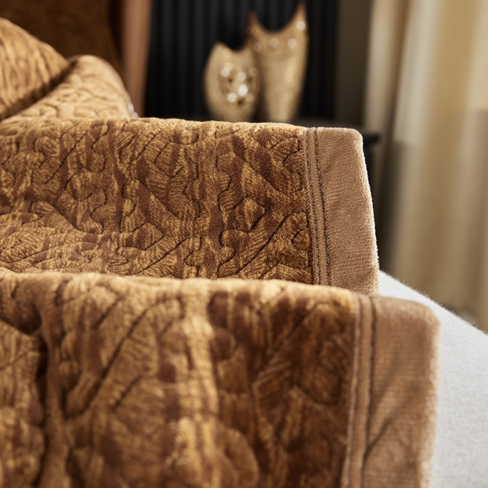 91家纺网 家纺一手货源 找家纺 佳梦家纺 2023新款冬季色织绗缝床盖榻榻米垫子牛奶绒毛毯 深咖