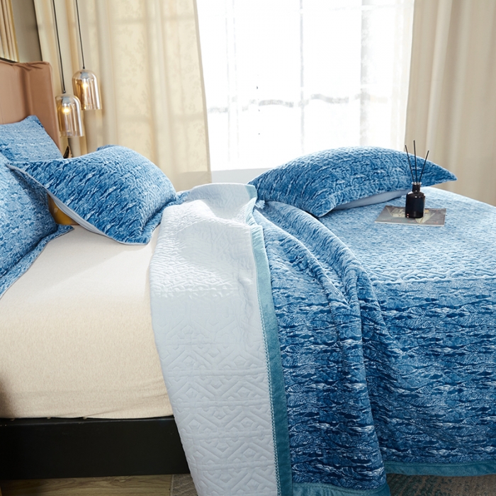 91家纺网 家纺一手货源 找家纺 佳梦家纺 2023新款冬季色织绗缝床盖榻榻米垫子牛奶绒毛毯 深蓝