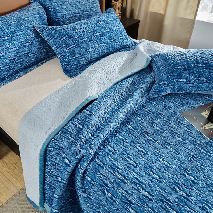 91家纺网 家纺一手货源 找家纺 佳梦家纺 2023新款冬季色织绗缝床盖榻榻米垫子牛奶绒毛毯 深蓝