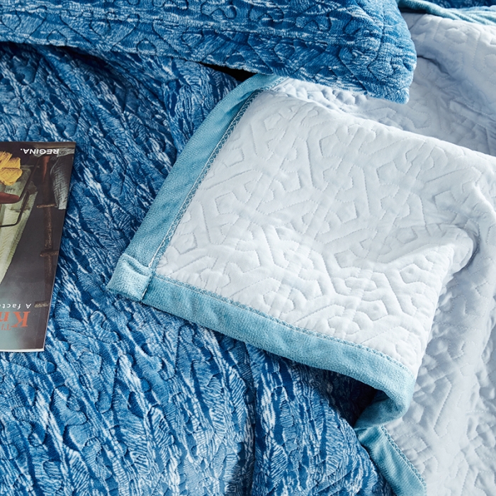 91家纺网 家纺一手货源 找家纺 佳梦家纺 2023新款冬季色织绗缝床盖榻榻米垫子牛奶绒毛毯 深蓝