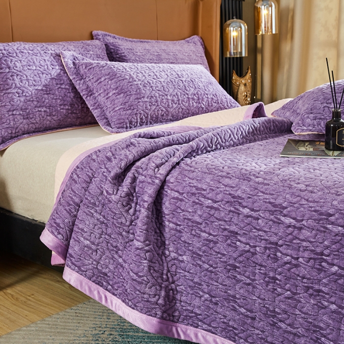 91家纺网 家纺一手货源 找家纺 佳梦家纺 2023新款冬季色织绗缝床盖榻榻米垫子牛奶绒毛毯 紫色