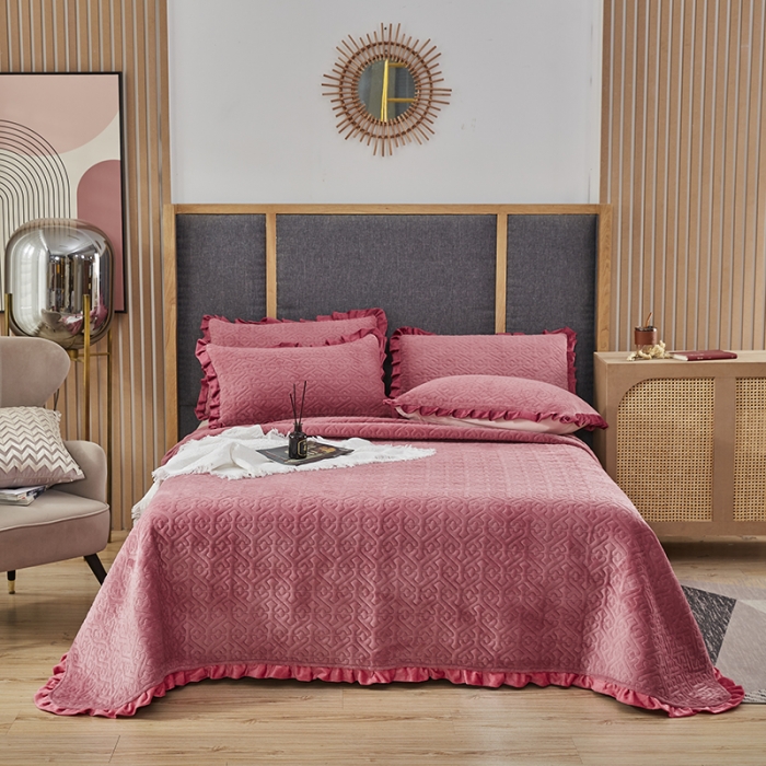 91家纺网 家纺一手货源 找家纺 总佳梦家纺 牛奶绒纯色花边床盖绗缝夹棉绒毯三件套榻榻米席梦思床垫子