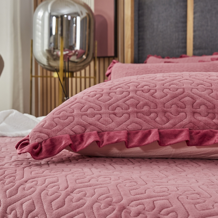 91家纺网 家纺一手货源 找家纺 总佳梦家纺 牛奶绒纯色花边床盖绗缝夹棉绒毯三件套榻榻米席梦思床垫子