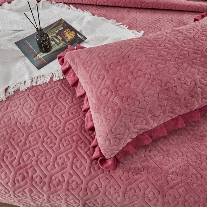 91家纺网 家纺一手货源 找家纺 总佳梦家纺 牛奶绒纯色花边床盖绗缝夹棉绒毯三件套榻榻米席梦思床垫子