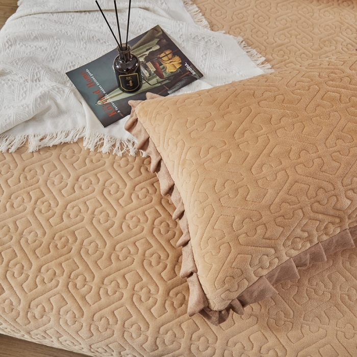 91家纺网 家纺一手货源 找家纺 佳梦家纺 牛奶绒纯色花边床盖绗缝夹棉绒毯三件套榻榻米席梦思床垫子 咖色