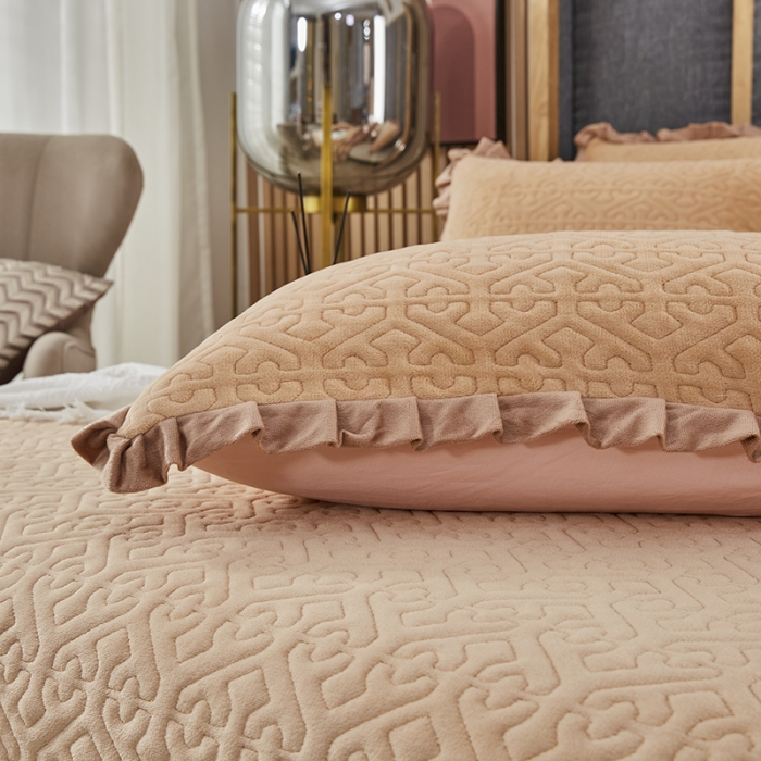 91家纺网 家纺一手货源 找家纺 佳梦家纺 牛奶绒纯色花边床盖绗缝夹棉绒毯三件套榻榻米席梦思床垫子 咖色