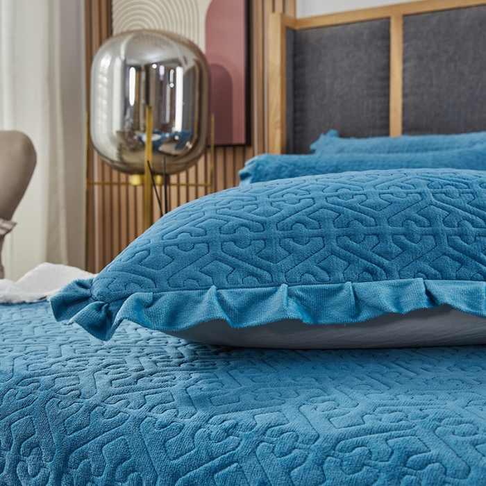 91家纺网 家纺一手货源 找家纺 佳梦家纺 牛奶绒纯色花边床盖绗缝夹棉绒毯三件套榻榻米席梦思床垫子 蓝色