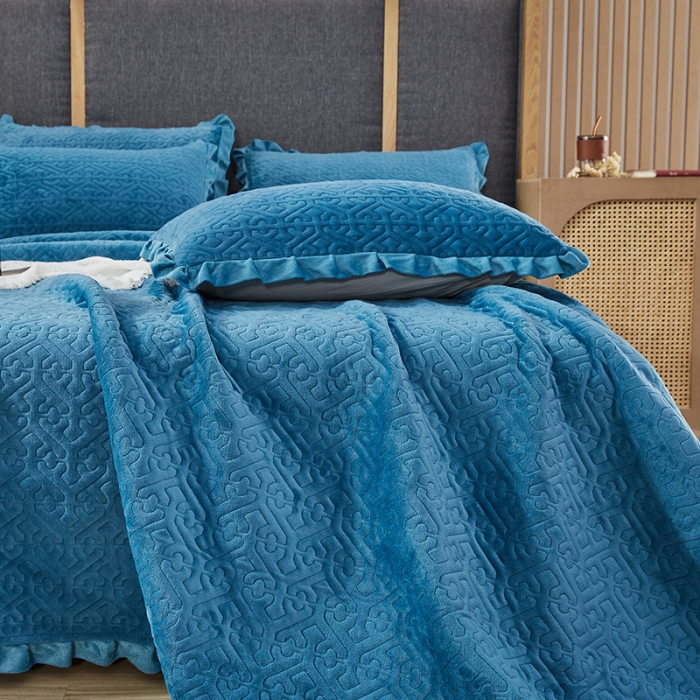 91家纺网 家纺一手货源 找家纺 佳梦家纺 牛奶绒纯色花边床盖绗缝夹棉绒毯三件套榻榻米席梦思床垫子 蓝色