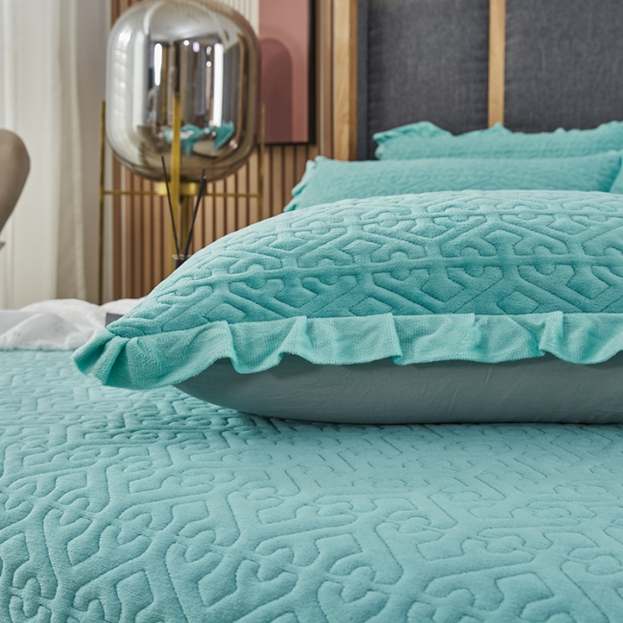 91家纺网 家纺一手货源 找家纺 佳梦家纺 牛奶绒纯色花边床盖绗缝夹棉绒毯三件套榻榻米席梦思床垫子 绿色