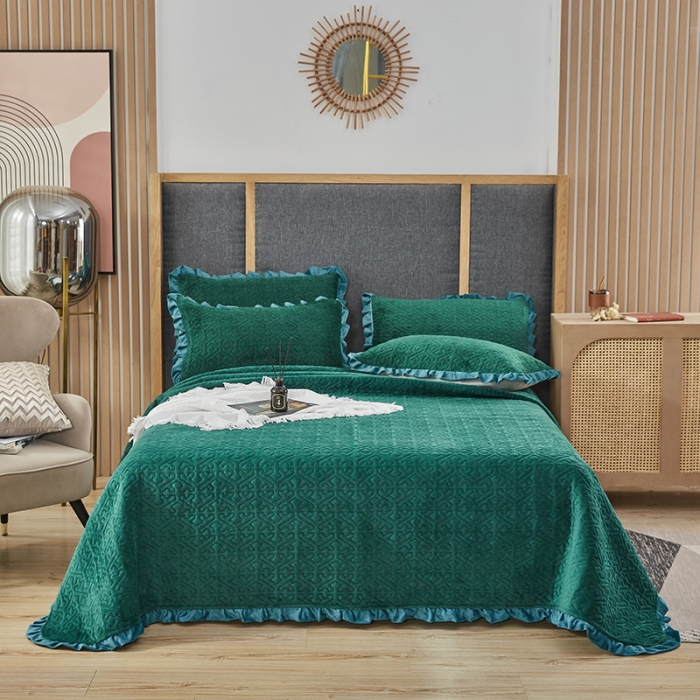 91家纺网 家纺一手货源 找家纺 佳梦家纺 牛奶绒纯色花边床盖绗缝夹棉绒毯三件套榻榻米席梦思床垫子 墨绿
