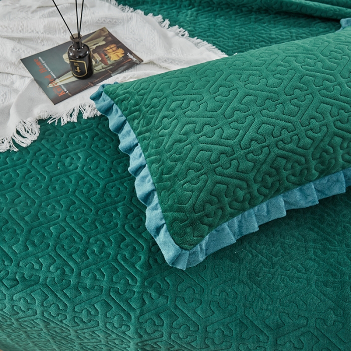 91家纺网 家纺一手货源 找家纺 佳梦家纺 牛奶绒纯色花边床盖绗缝夹棉绒毯三件套榻榻米席梦思床垫子 墨绿