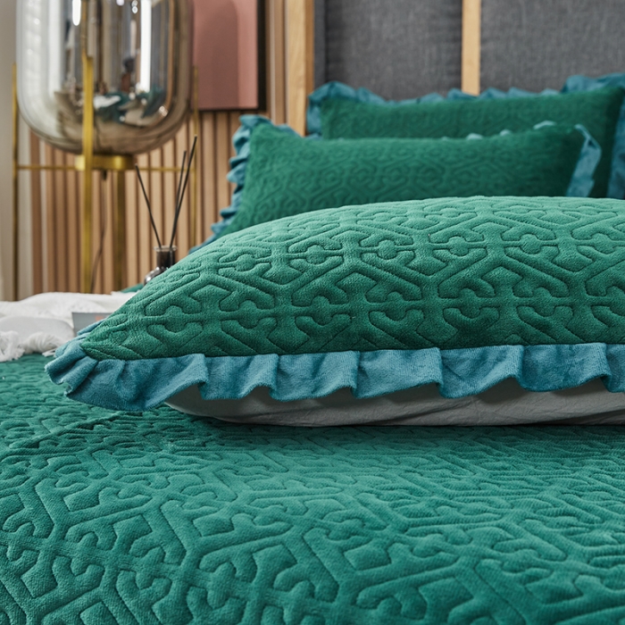 91家纺网 家纺一手货源 找家纺 佳梦家纺 牛奶绒纯色花边床盖绗缝夹棉绒毯三件套榻榻米席梦思床垫子 墨绿