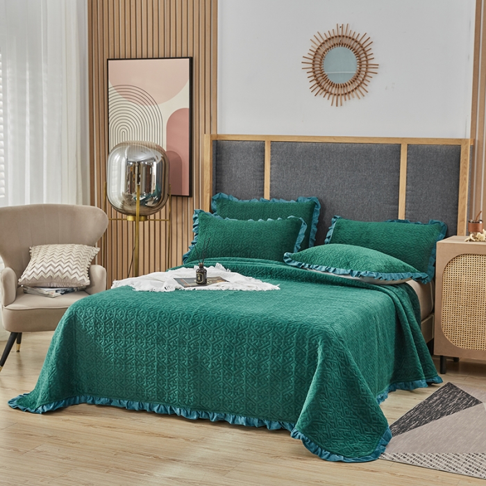 91家纺网 家纺一手货源 找家纺 佳梦家纺 牛奶绒纯色花边床盖绗缝夹棉绒毯三件套榻榻米席梦思床垫子 墨绿