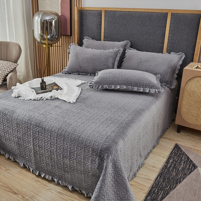 91家纺网 家纺一手货源 找家纺 佳梦家纺 牛奶绒纯色花边床盖绗缝夹棉绒毯三件套榻榻米席梦思床垫子 深灰