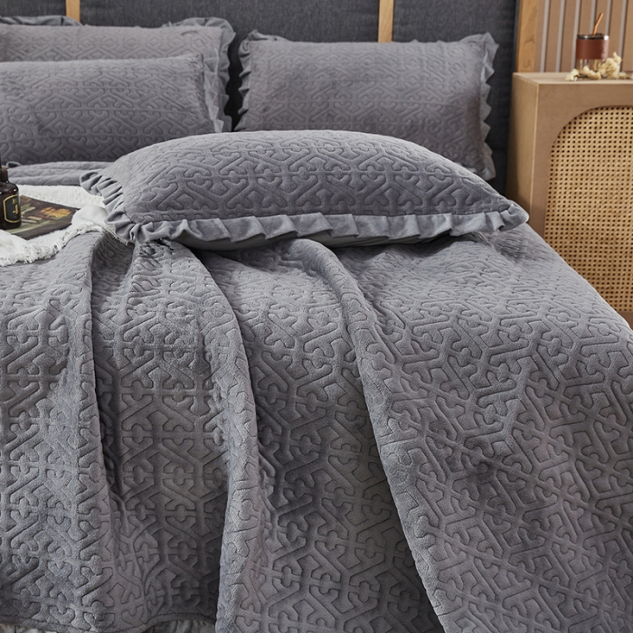 91家纺网 家纺一手货源 找家纺 佳梦家纺 牛奶绒纯色花边床盖绗缝夹棉绒毯三件套榻榻米席梦思床垫子 深灰