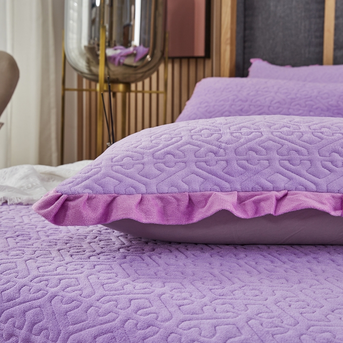91家纺网 家纺一手货源 找家纺 佳梦家纺 牛奶绒纯色花边床盖绗缝夹棉绒毯三件套榻榻米席梦思床垫子 紫色
