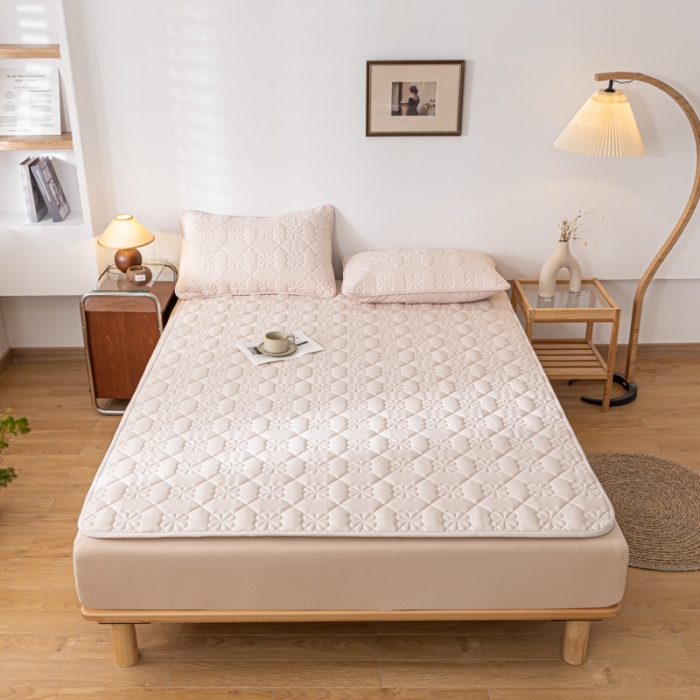 91家纺网 家纺一手货源 找家纺 芬晴家纺 2023新款A类大豆抗菌床护垫 格林-卡其