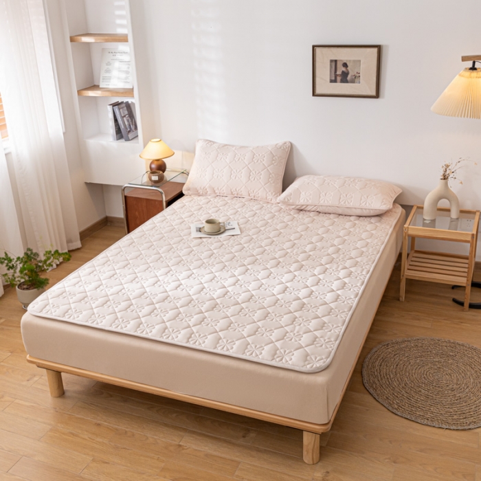 91家纺网 家纺一手货源 找家纺 芬晴家纺 2023新款A类大豆抗菌床护垫 格林-卡其