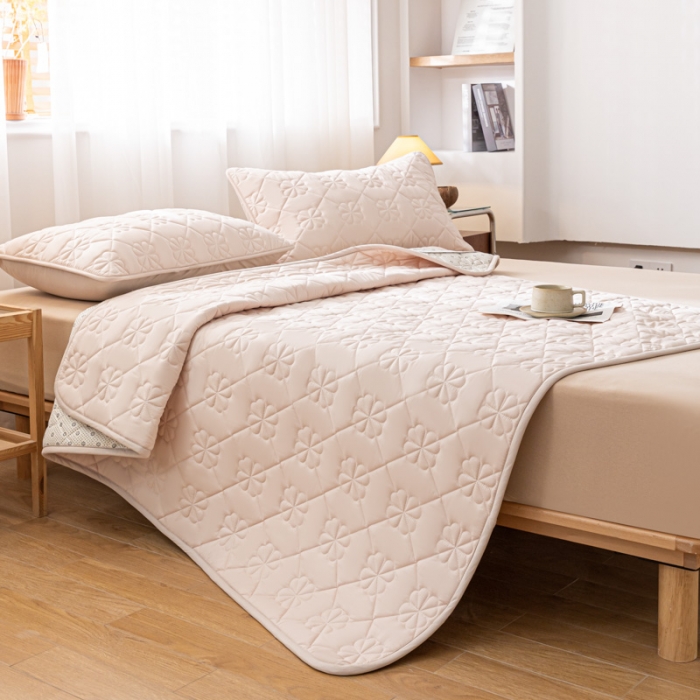 91家纺网 家纺一手货源 找家纺 芬晴家纺 2023新款A类大豆抗菌床护垫 格林-卡其