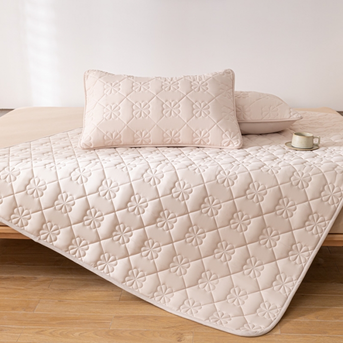 91家纺网 家纺一手货源 找家纺 芬晴家纺 2023新款A类大豆抗菌床护垫 格林-卡其