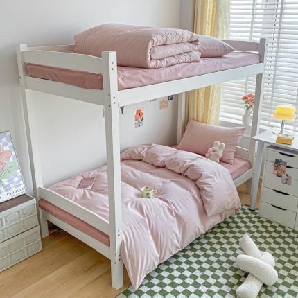 91家纺网 家纺一手货源 找家纺 莱茵家居 2024新款色织全棉水洗棉学生床三件套 条小粉