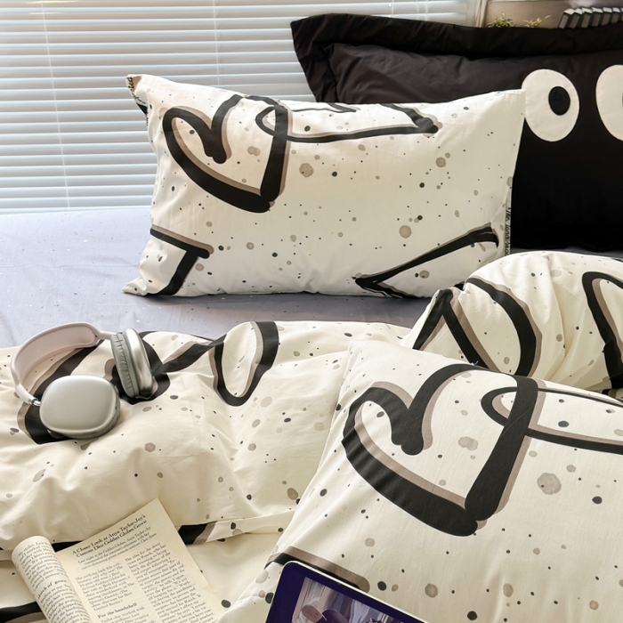 91家纺网 家纺一手货源 找家纺 昔可家纺 2023新款全棉学生季北欧风四件套 泼墨爱心黑