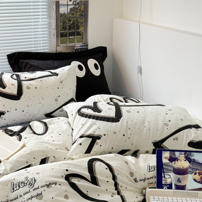 91家纺网 家纺一手货源 找家纺 昔可家纺 2023新款全棉学生季北欧风四件套 泼墨爱心黑