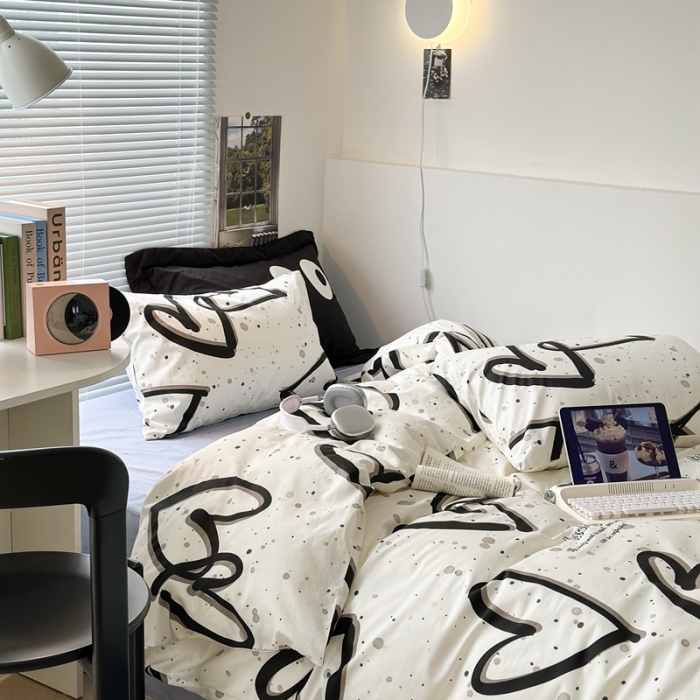 91家纺网 家纺一手货源 找家纺 昔可家纺 2023新款全棉学生季北欧风四件套 泼墨爱心黑