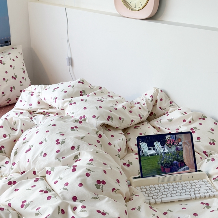 91家纺网 家纺一手货源 找家纺 昔可家纺 2023新款全棉小花系列四件套 小小的樱桃