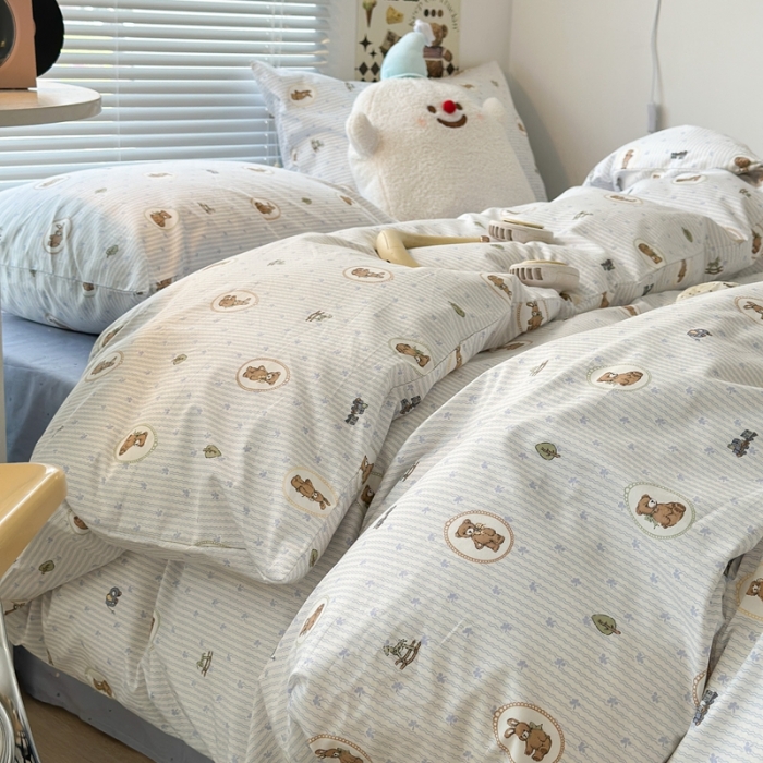 91家纺网 家纺一手货源 找家纺 昔可家纺 2023新款全棉小卡通系列四件套 童年玩偶蓝