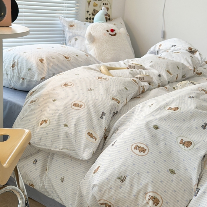 91家纺网 家纺一手货源 找家纺 昔可家纺 2023新款全棉小卡通系列四件套 童年玩偶蓝